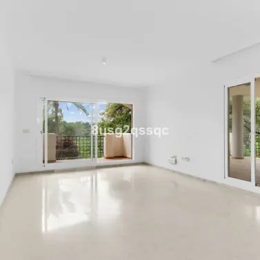 Venta de apartamento en planta baja en Elviria