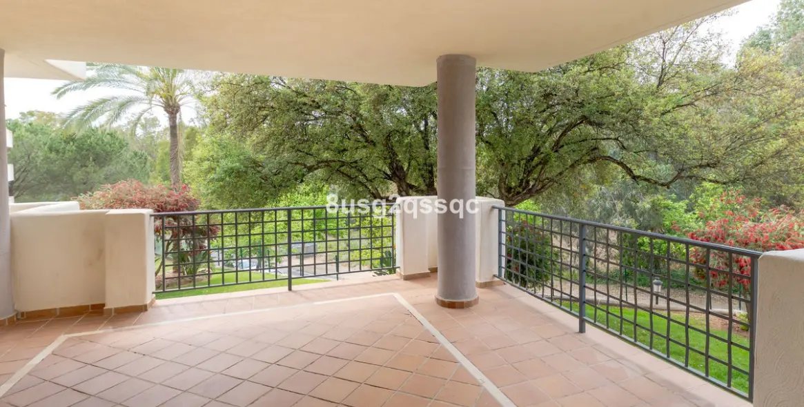Venta de apartamento en planta baja en Elviria 13