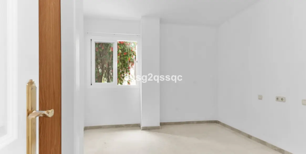 Venta de apartamento en planta baja en Elviria 15