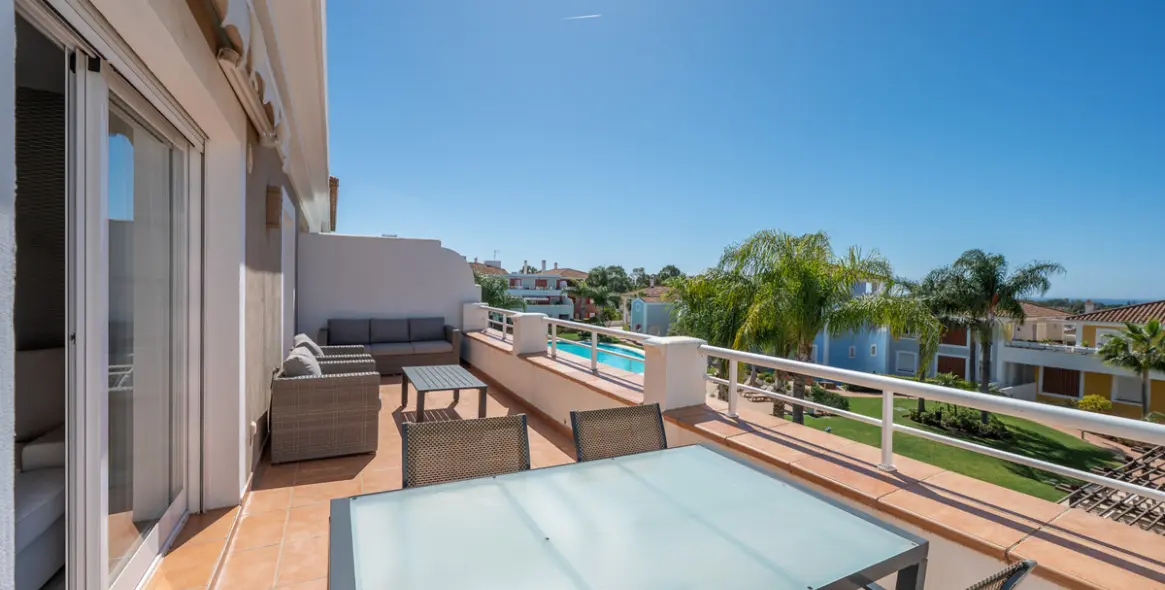 Продажа пентхауса в Estepona 1