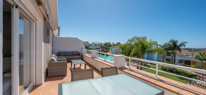 Venta de ático en Estepona 0