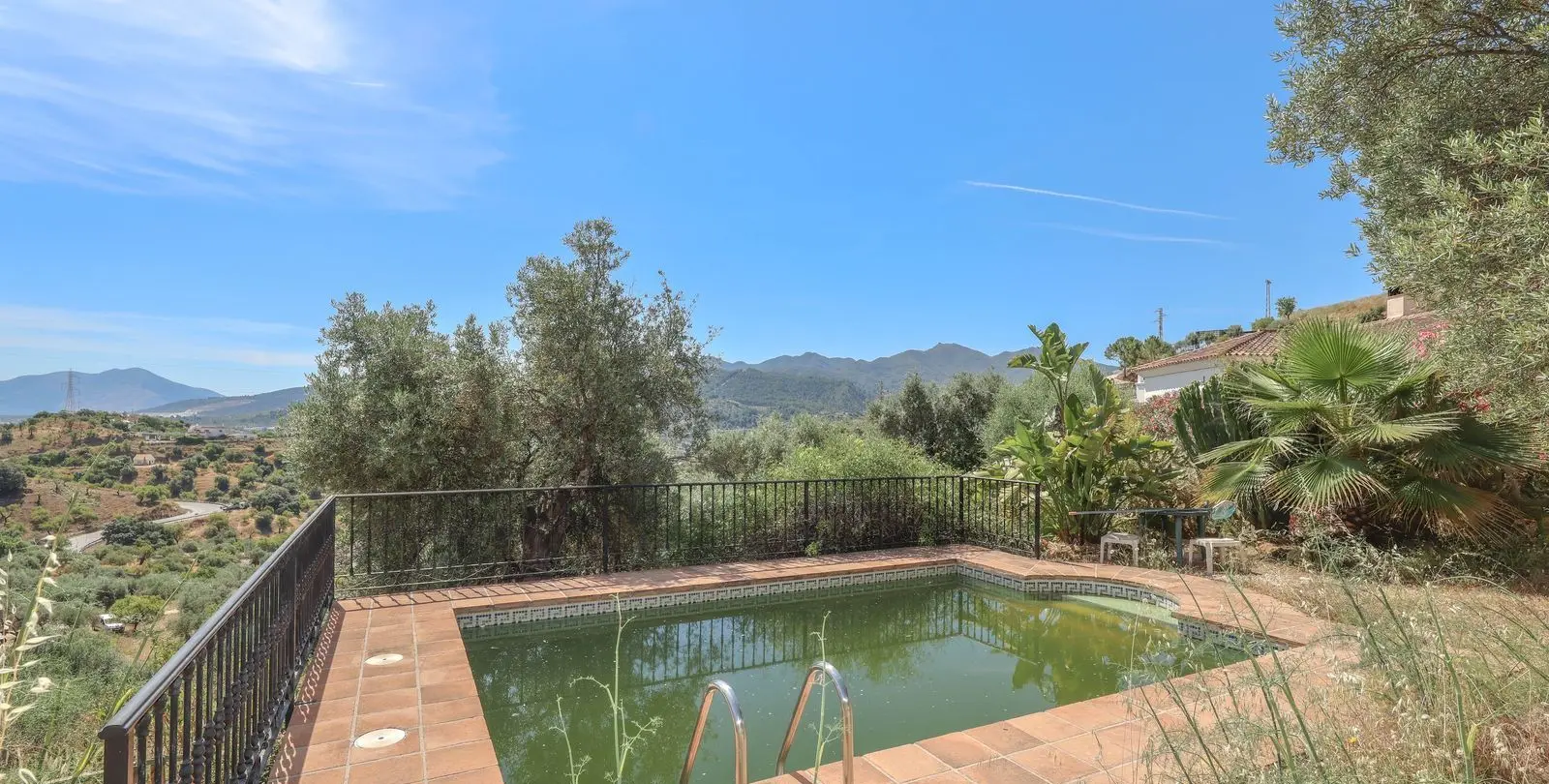 Sale of detached villa in Monda 4