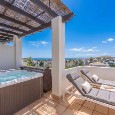 Sale of penthouse in Estepona