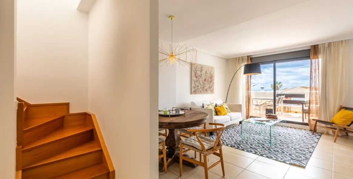Sale of penthouse in Estepona 3