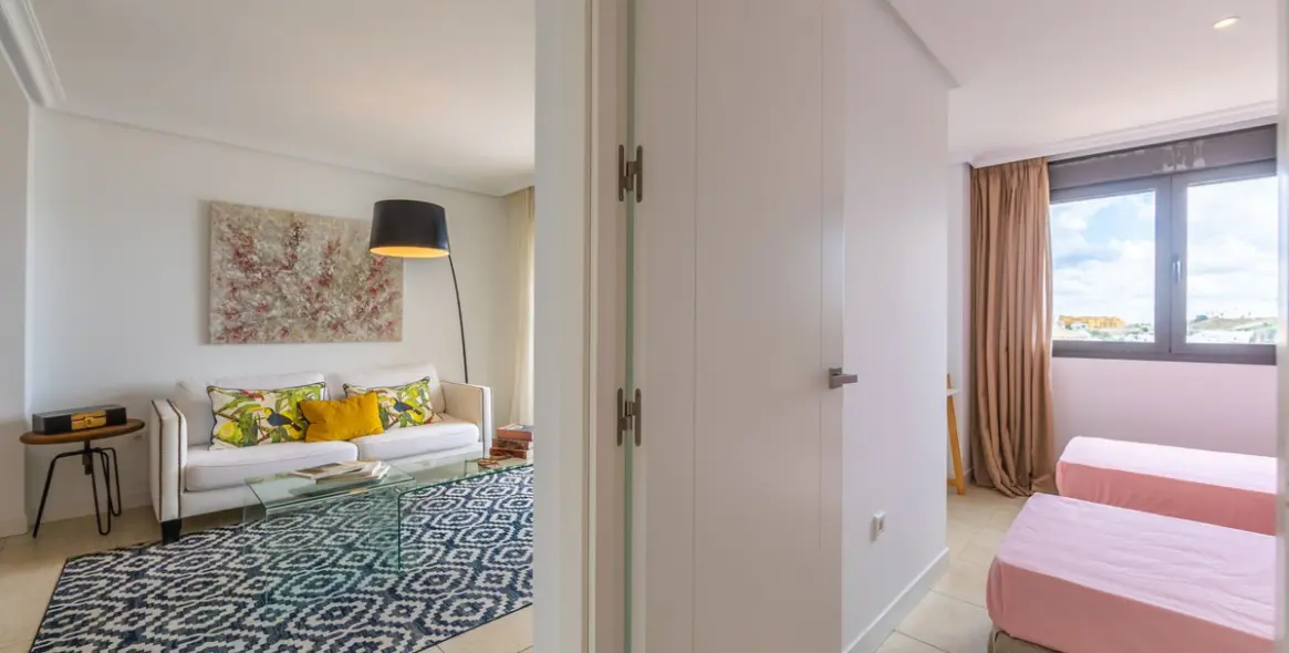 Sale of penthouse in Estepona 20