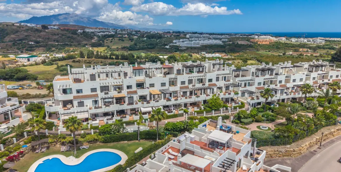 Sale of penthouse in Estepona 52