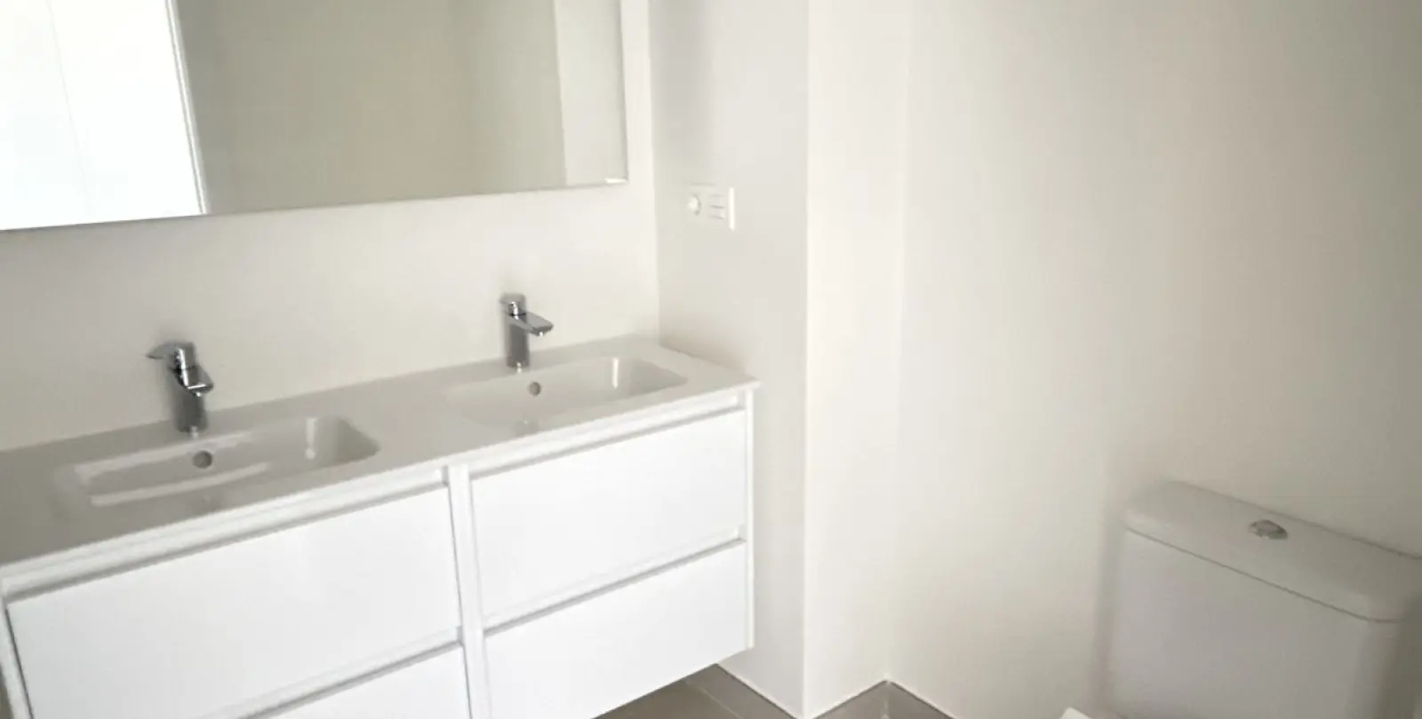 Sale of penthouse in Casares 18