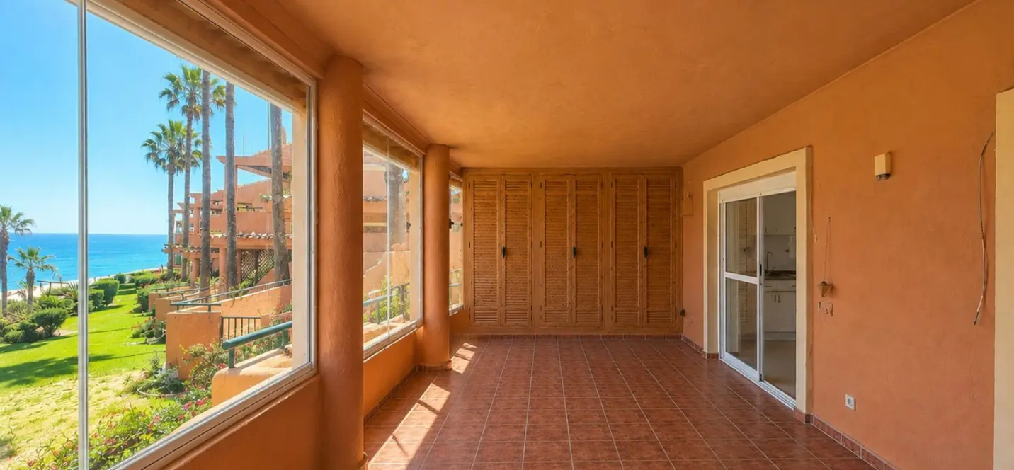 Venta de apartamento en planta baja en Estepona 0