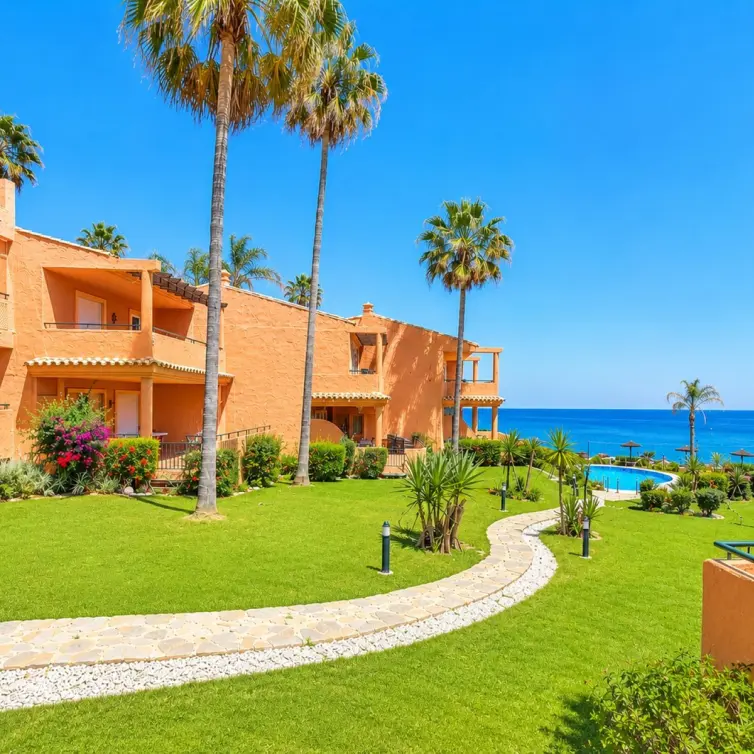 Venta de apartamento en planta baja en Estepona