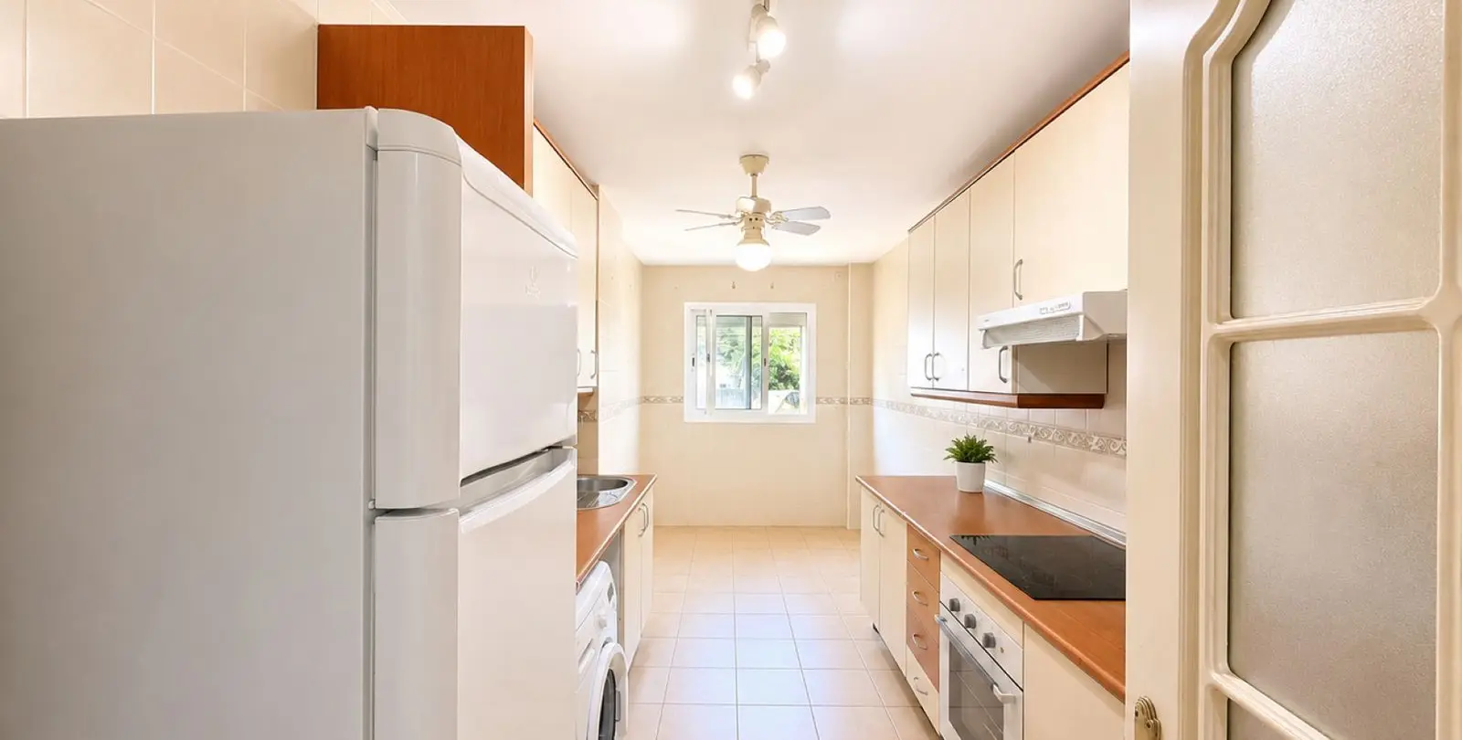 Venta de apartamento en planta baja en Estepona 10