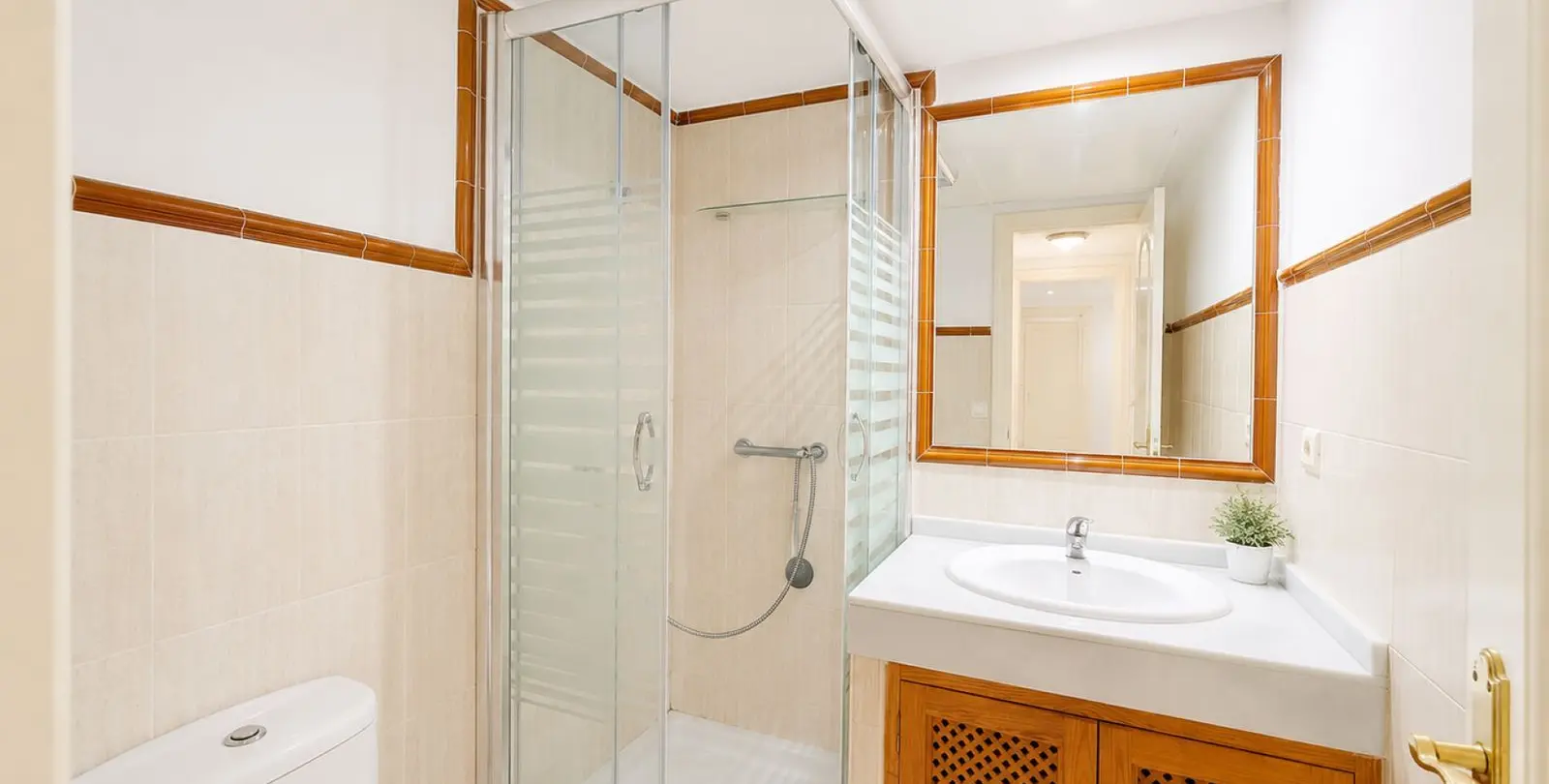 Venta de apartamento en planta baja en Estepona 15