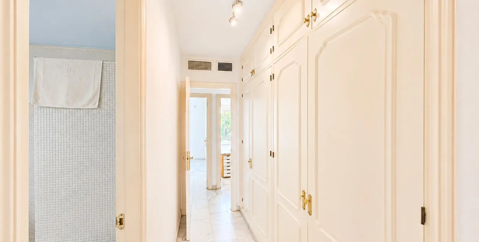 Venta de apartamento en planta baja en Estepona 18
