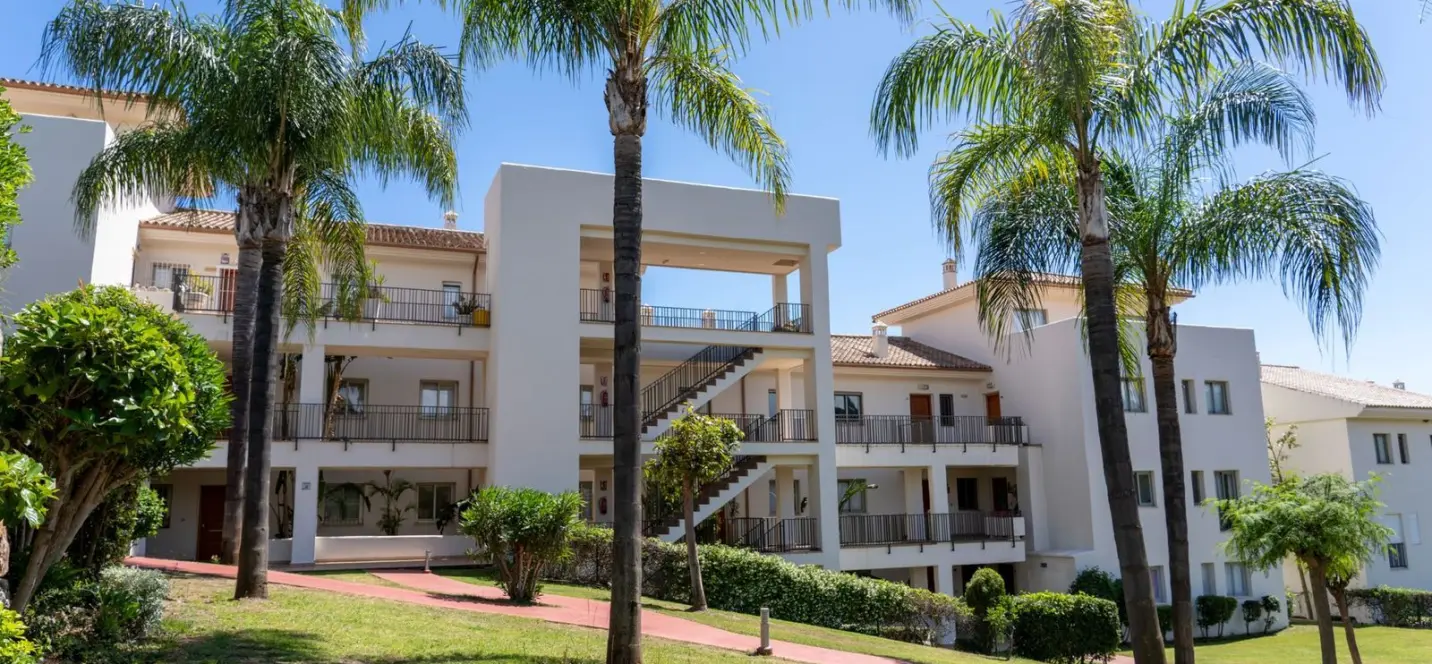 Venta de apartamento en planta baja en Estepona 1
