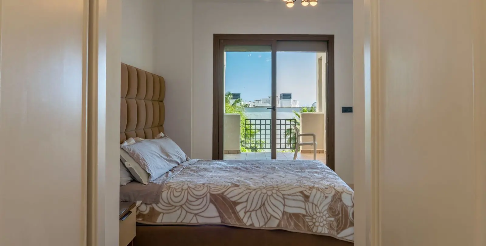 Venta de apartamento en planta baja en Estepona 15