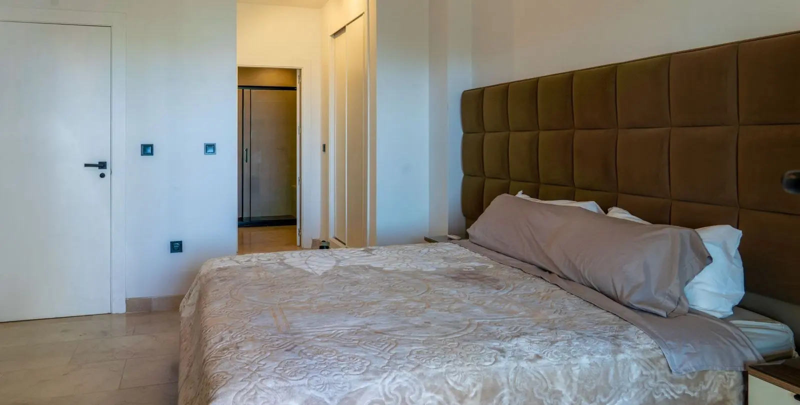 Venta de apartamento en planta baja en Estepona 17