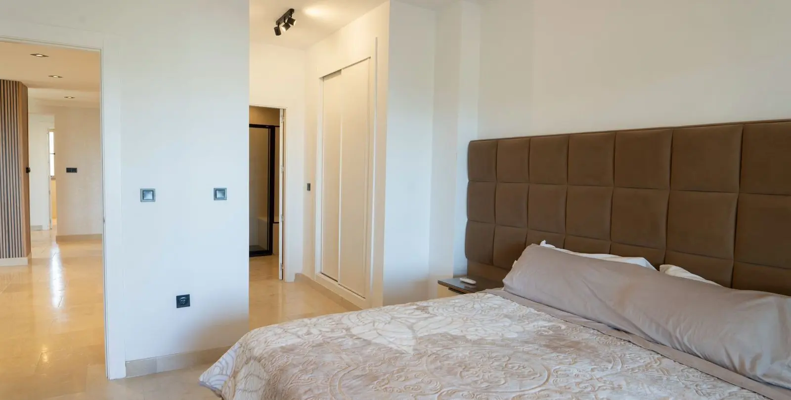 Venta de apartamento en planta baja en Estepona 25