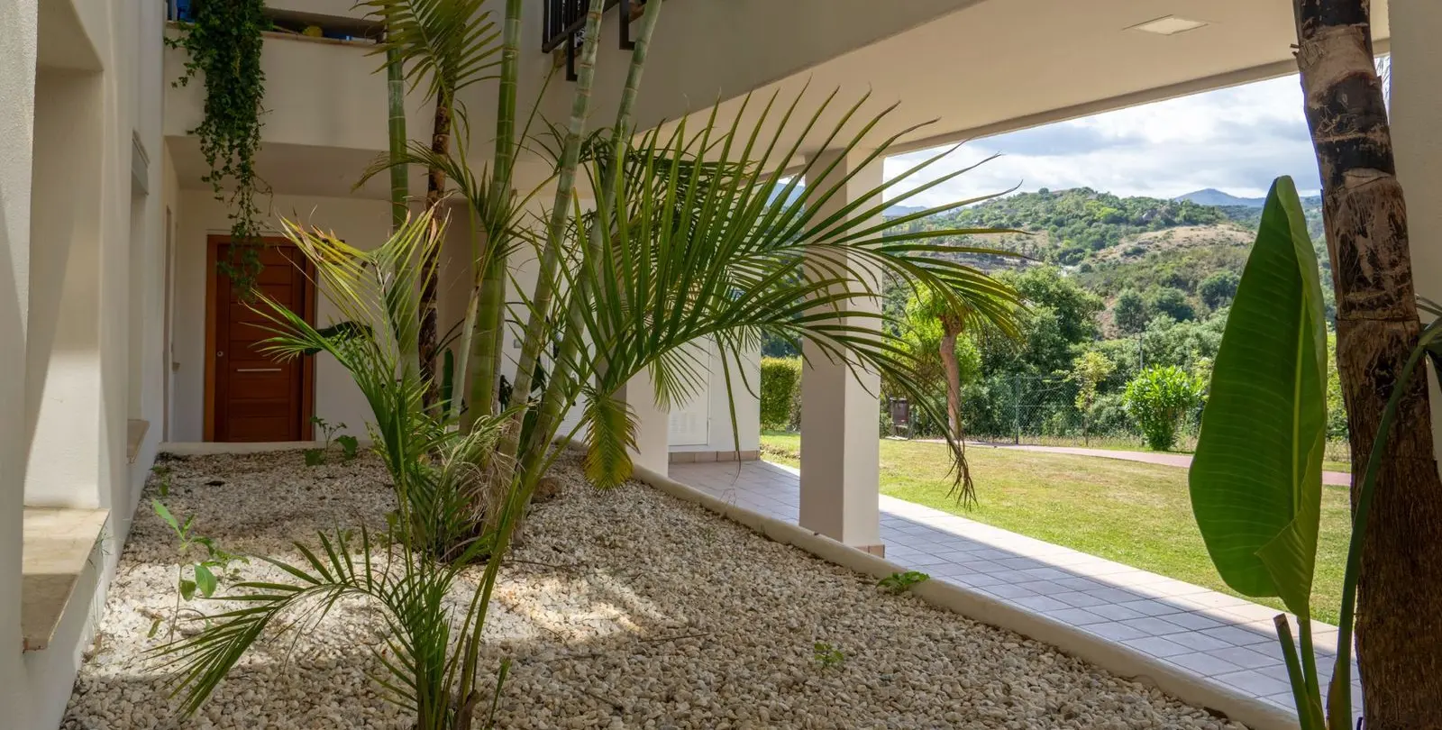 Venta de apartamento en planta baja en Estepona 28