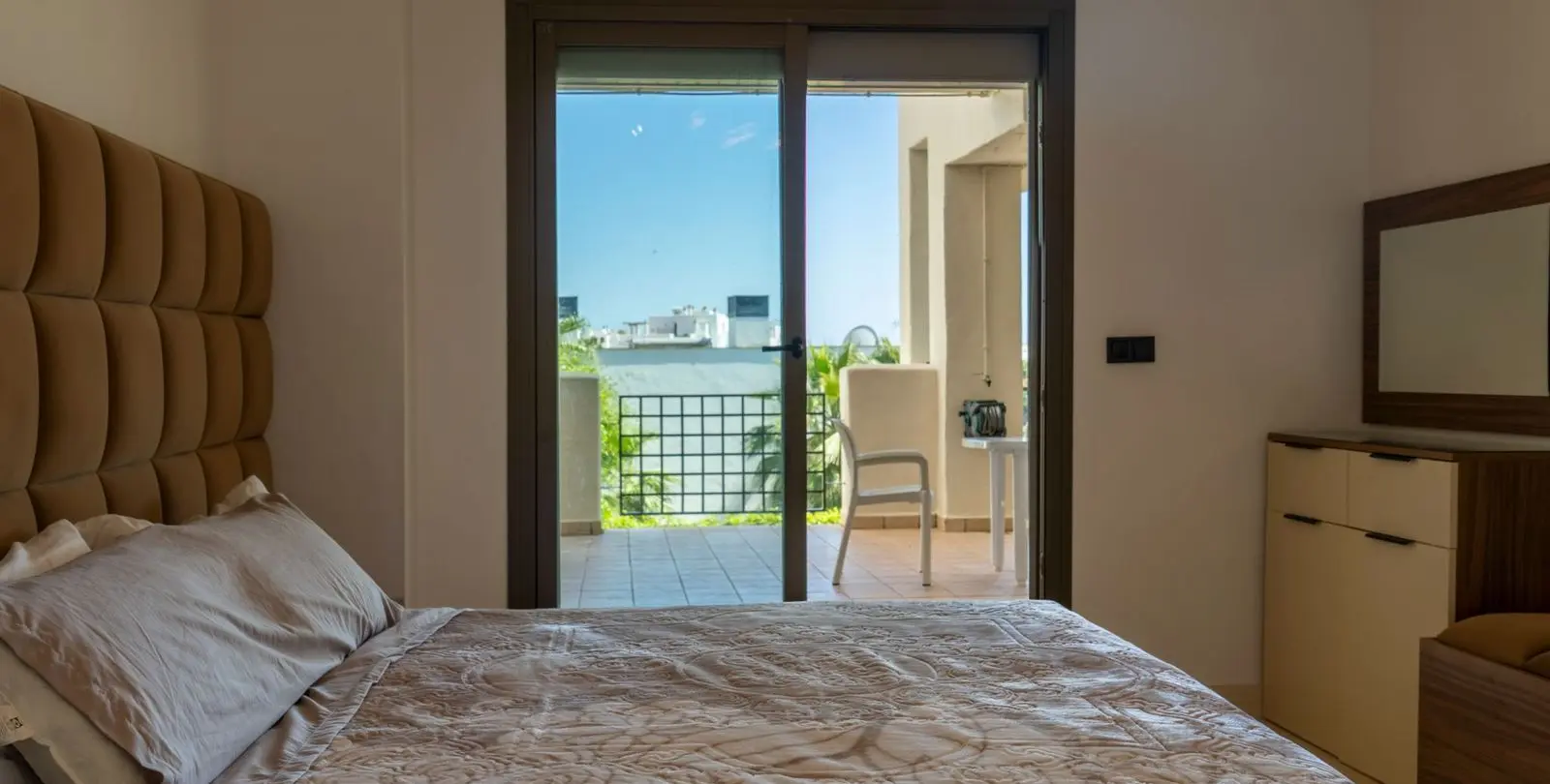 Venta de apartamento en planta baja en Estepona 38