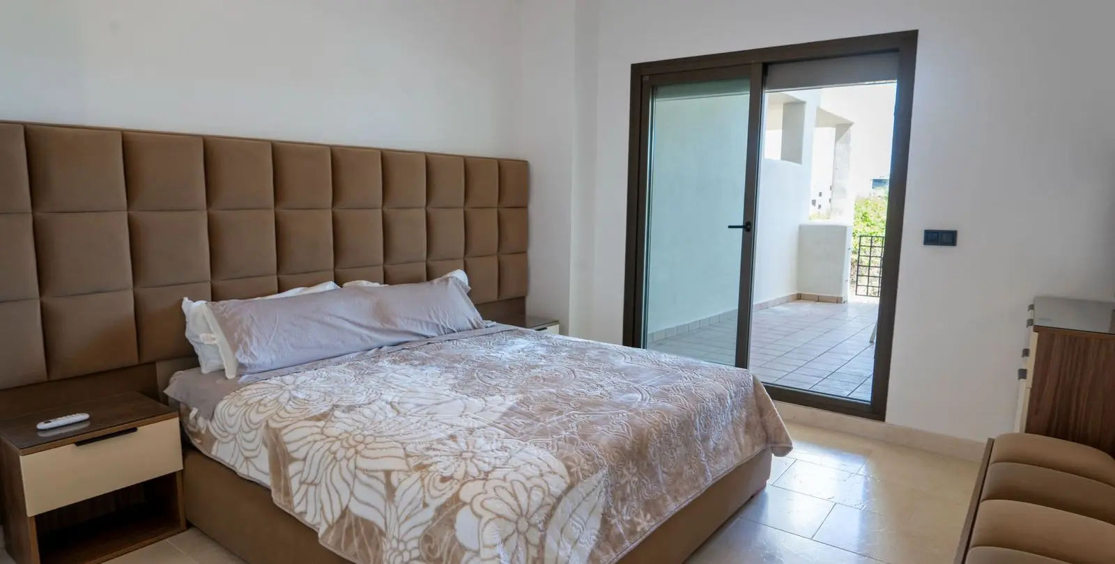 Venta de apartamento en planta baja en Estepona 40