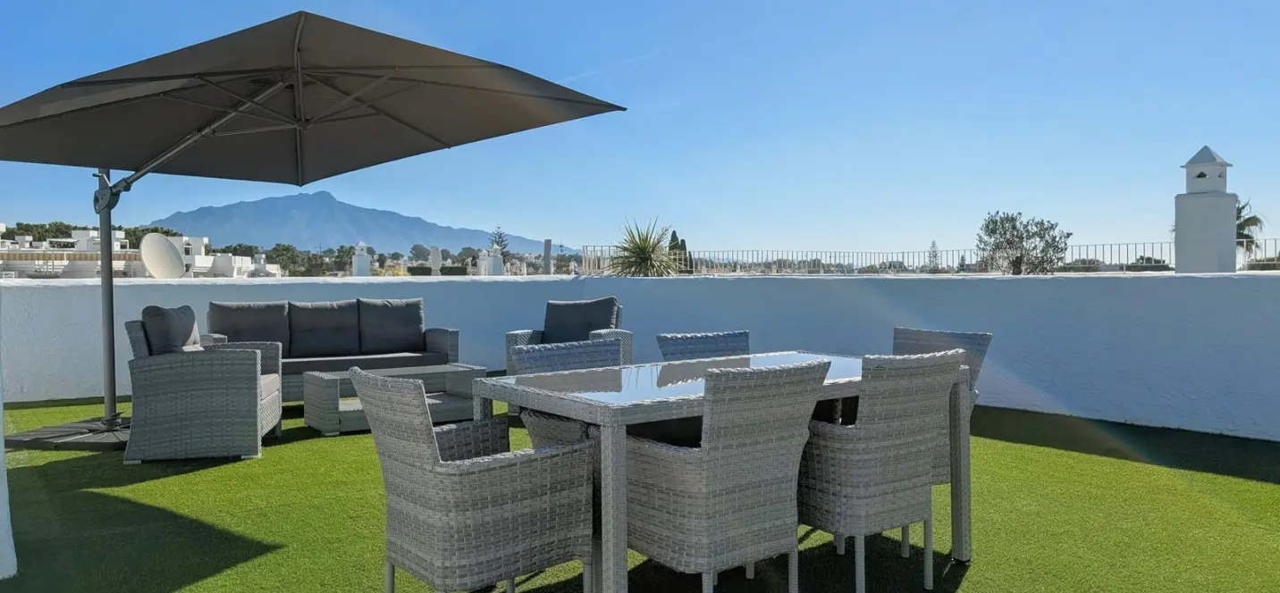 Sale of penthouse in New Golden Mile 1