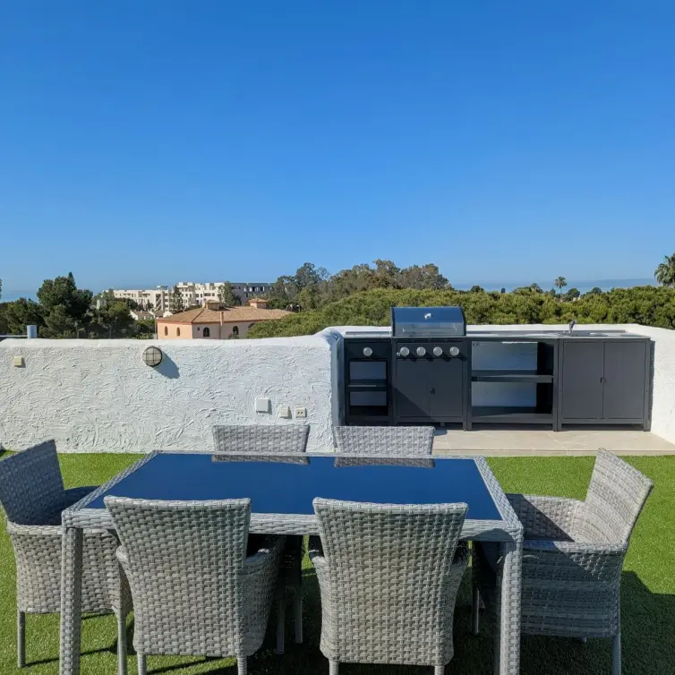 Sale of penthouse in New Golden Mile