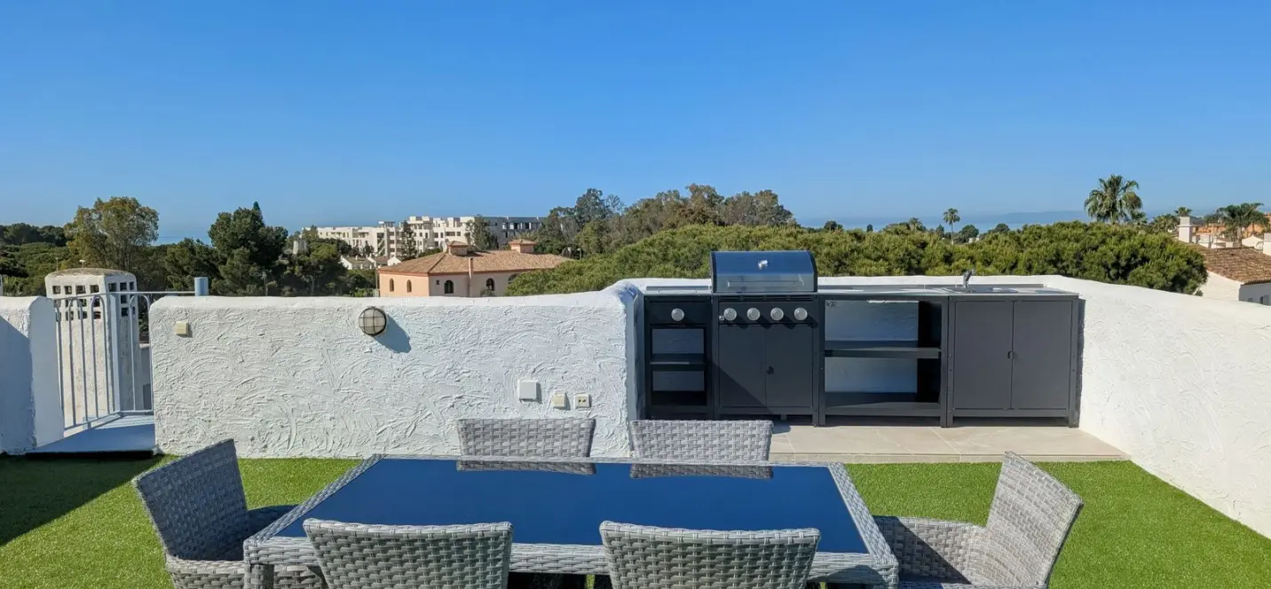 Sale of penthouse in New Golden Mile 2