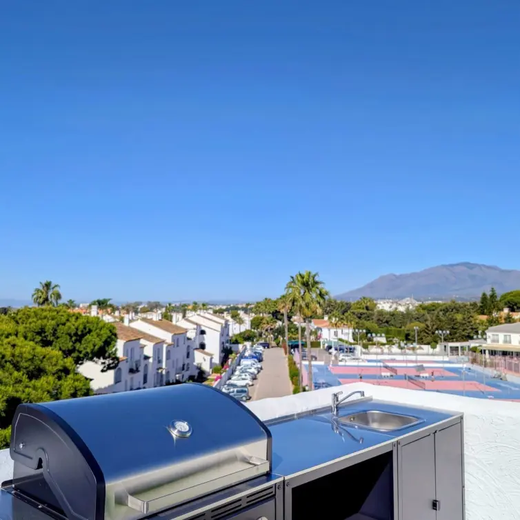 Sale of penthouse in New Golden Mile