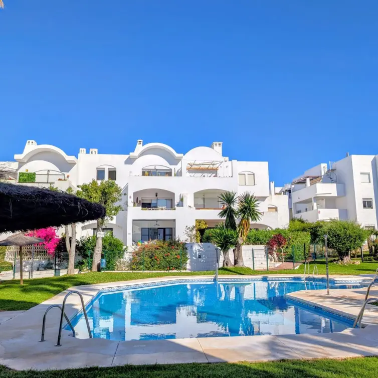 Sale of penthouse in New Golden Mile
