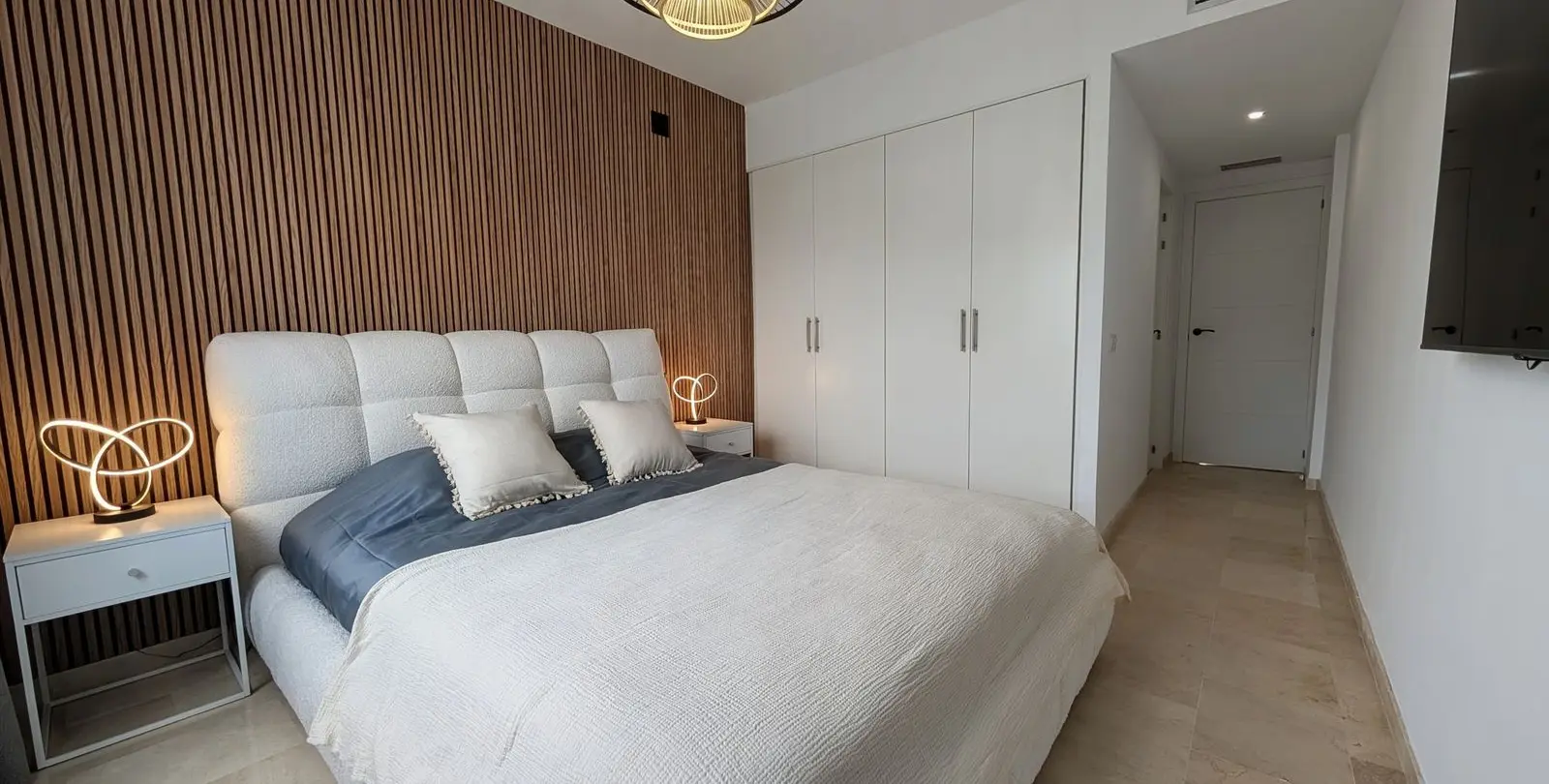 Продажа пентхауса в New Golden Mile 14