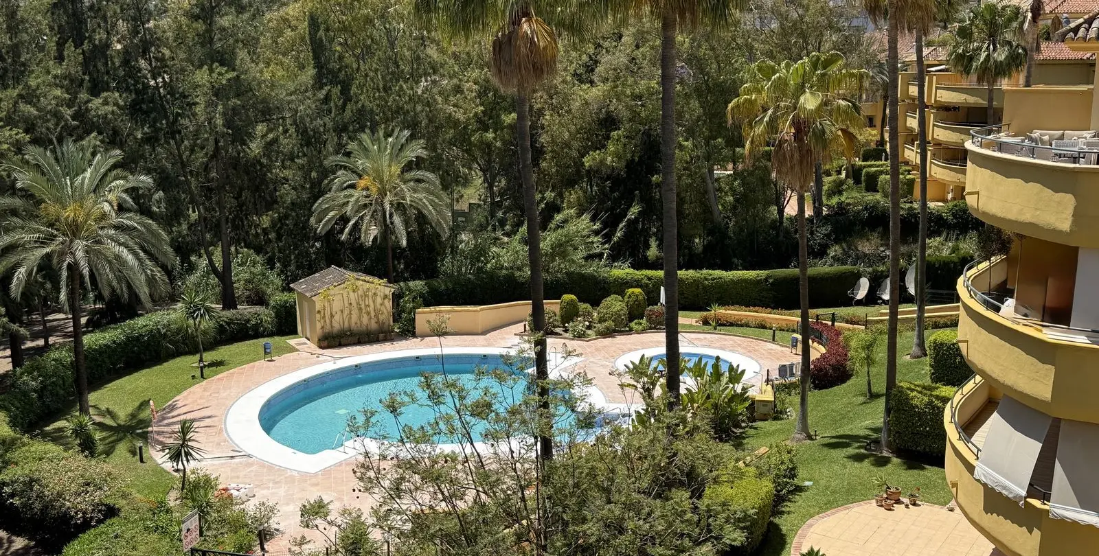 Sale of penthouse in Río Real 1