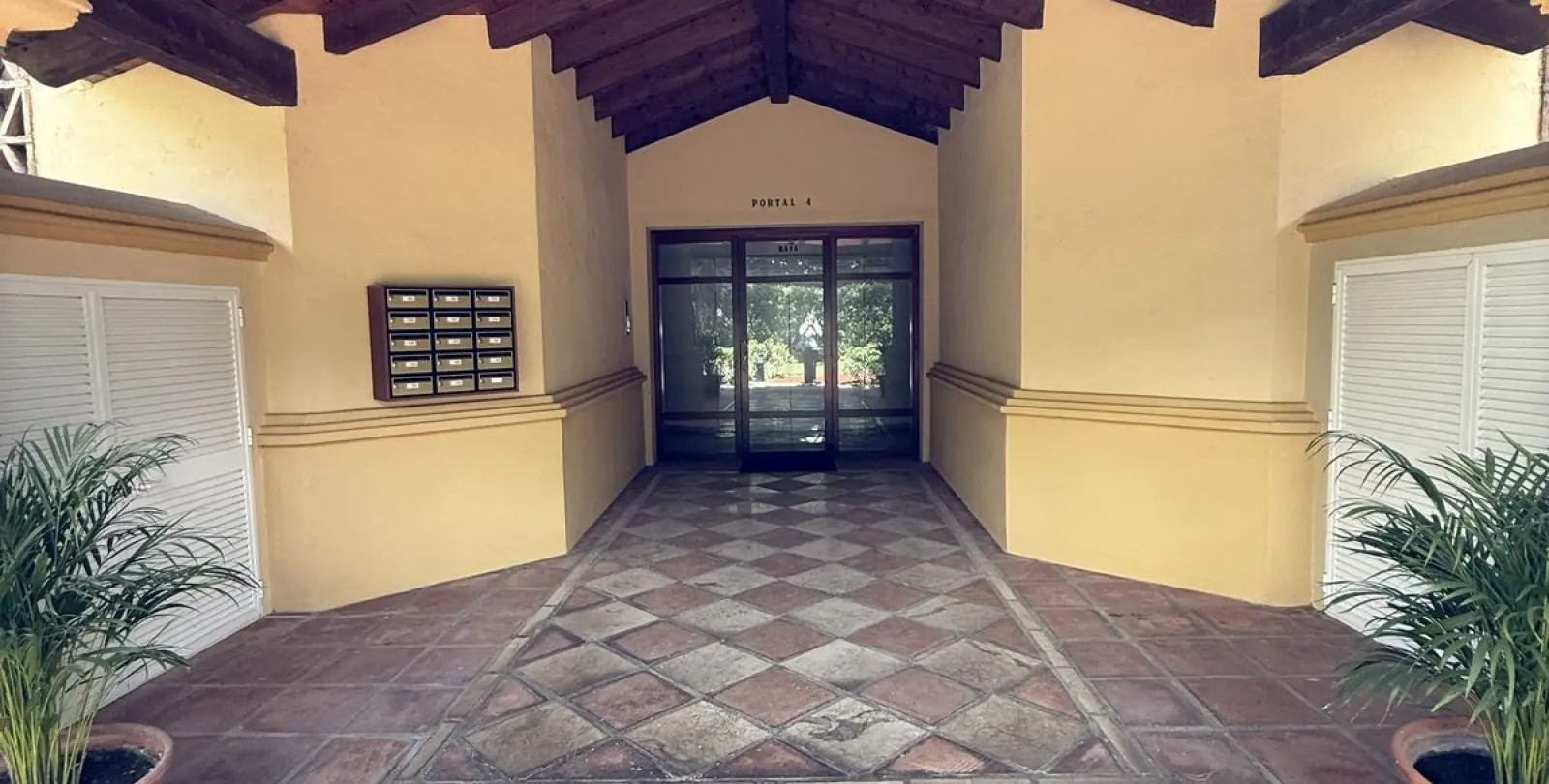 Sale of penthouse in Río Real 4