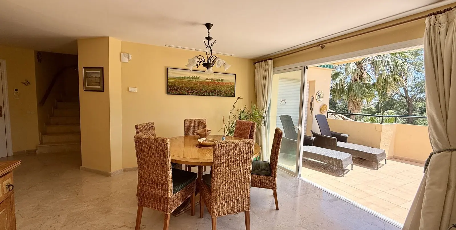 Sale of penthouse in Río Real 9