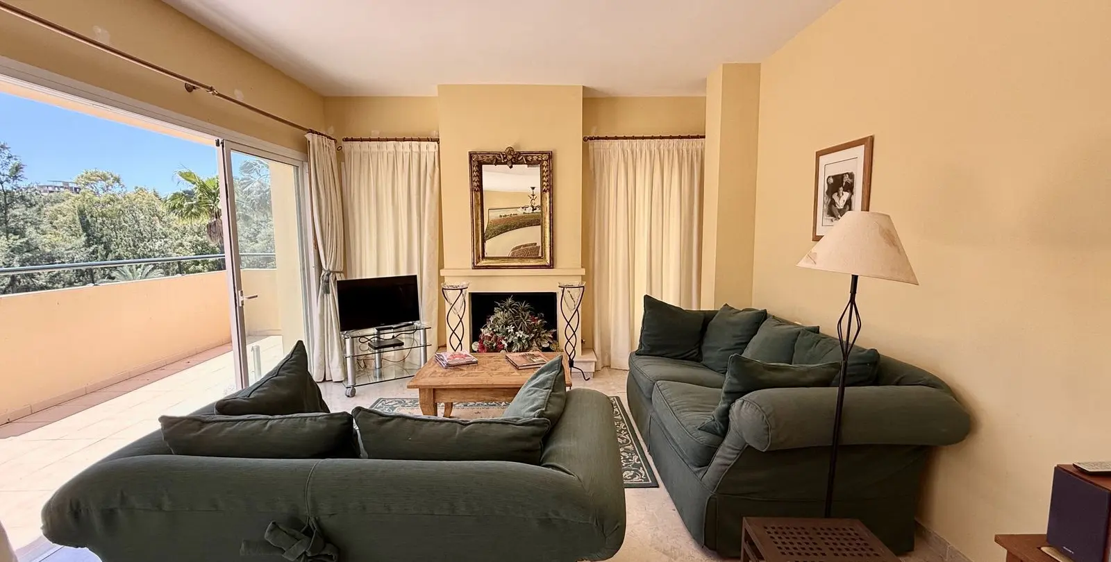 Sale of penthouse in Río Real 10