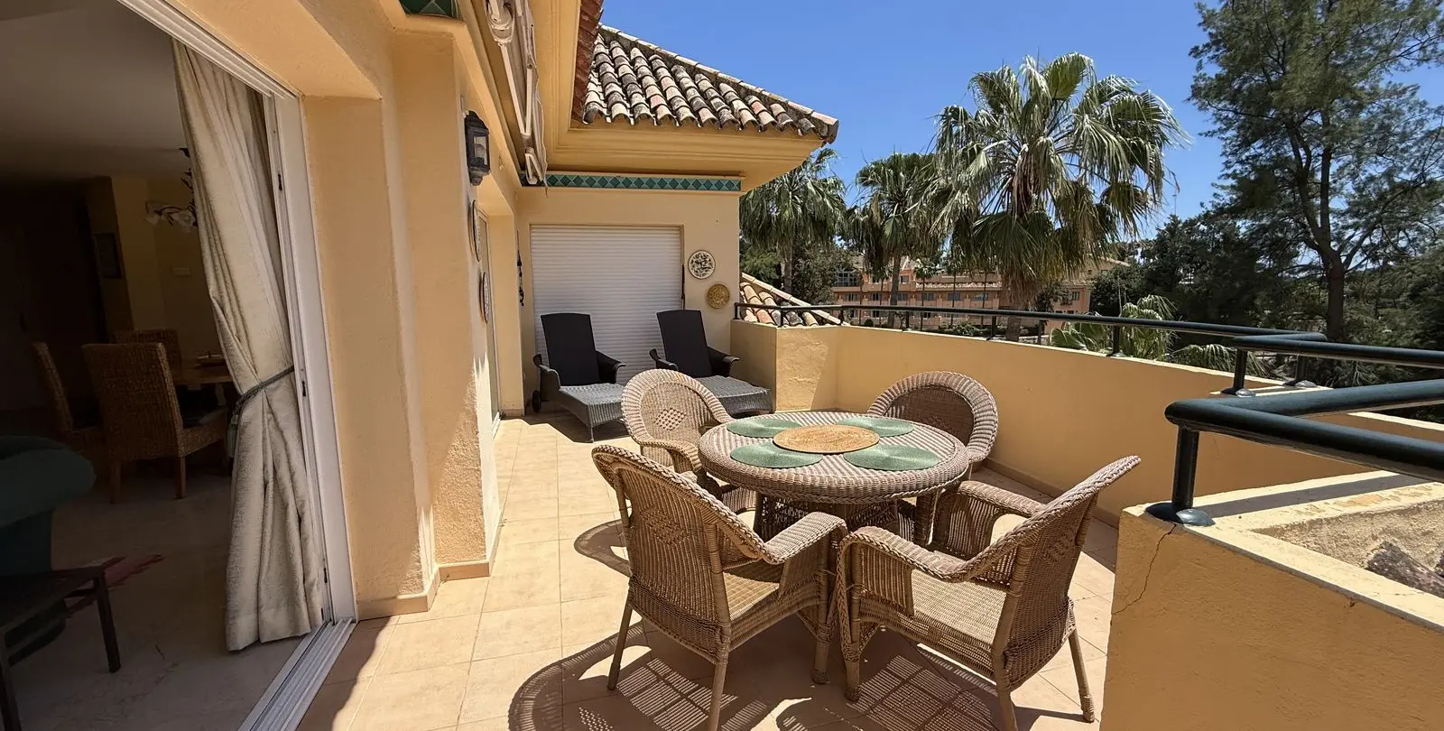 Sale of penthouse in Río Real 14