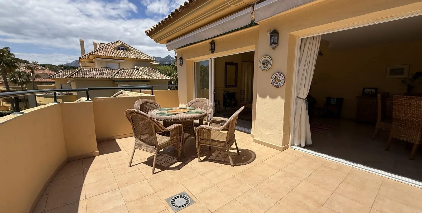 Sale of penthouse in Río Real 16