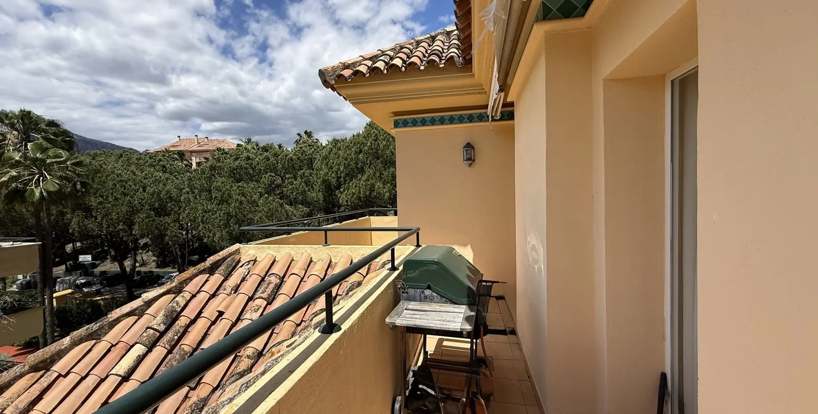 Sale of penthouse in Río Real 17