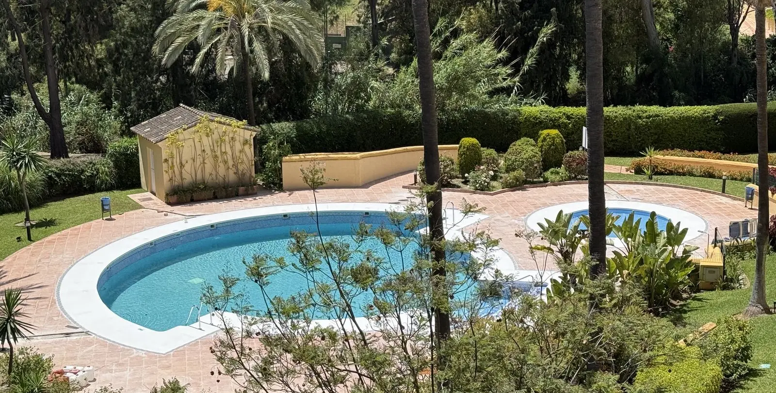 Sale of penthouse in Río Real 18