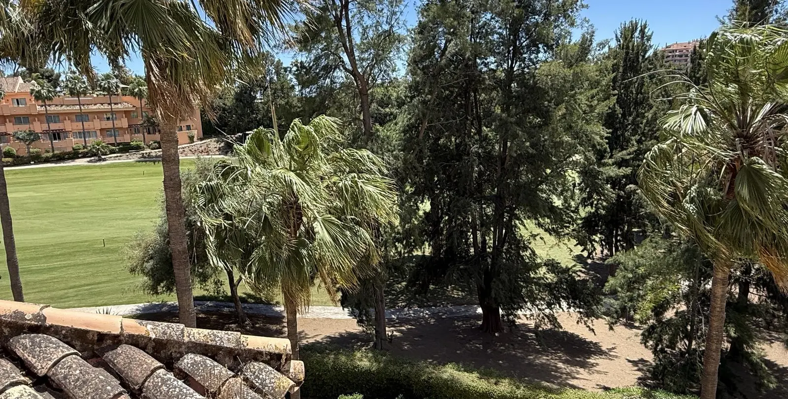 Sale of penthouse in Río Real 19