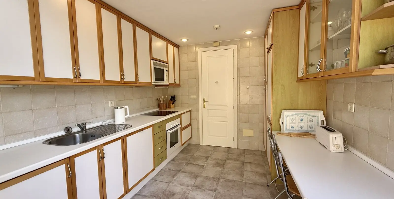 Sale of penthouse in Río Real 24