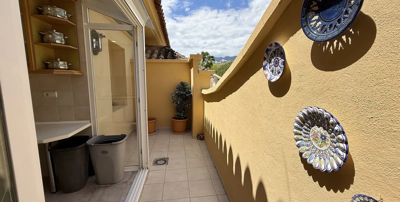 Sale of penthouse in Río Real 25