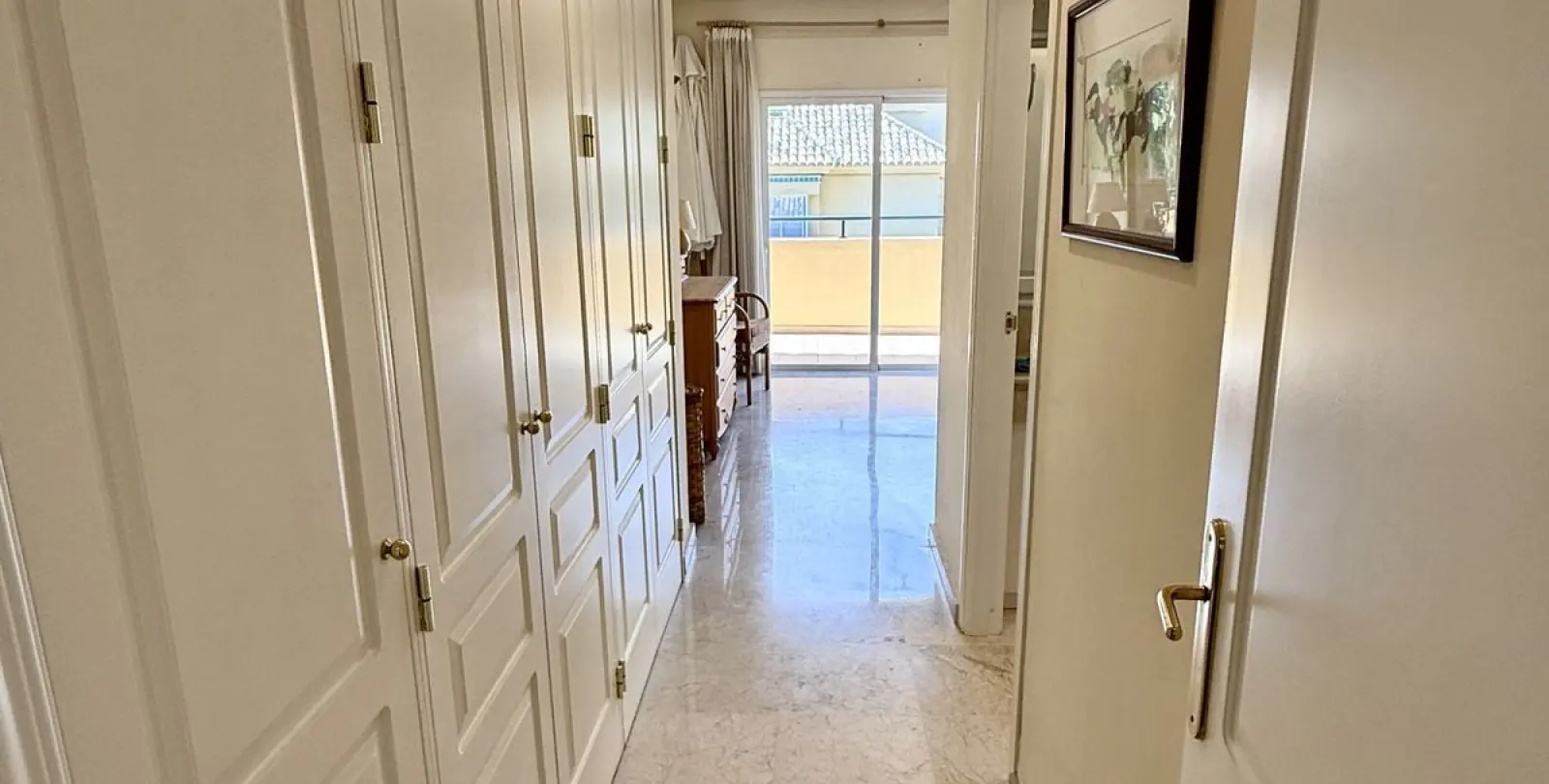 Sale of penthouse in Río Real 26