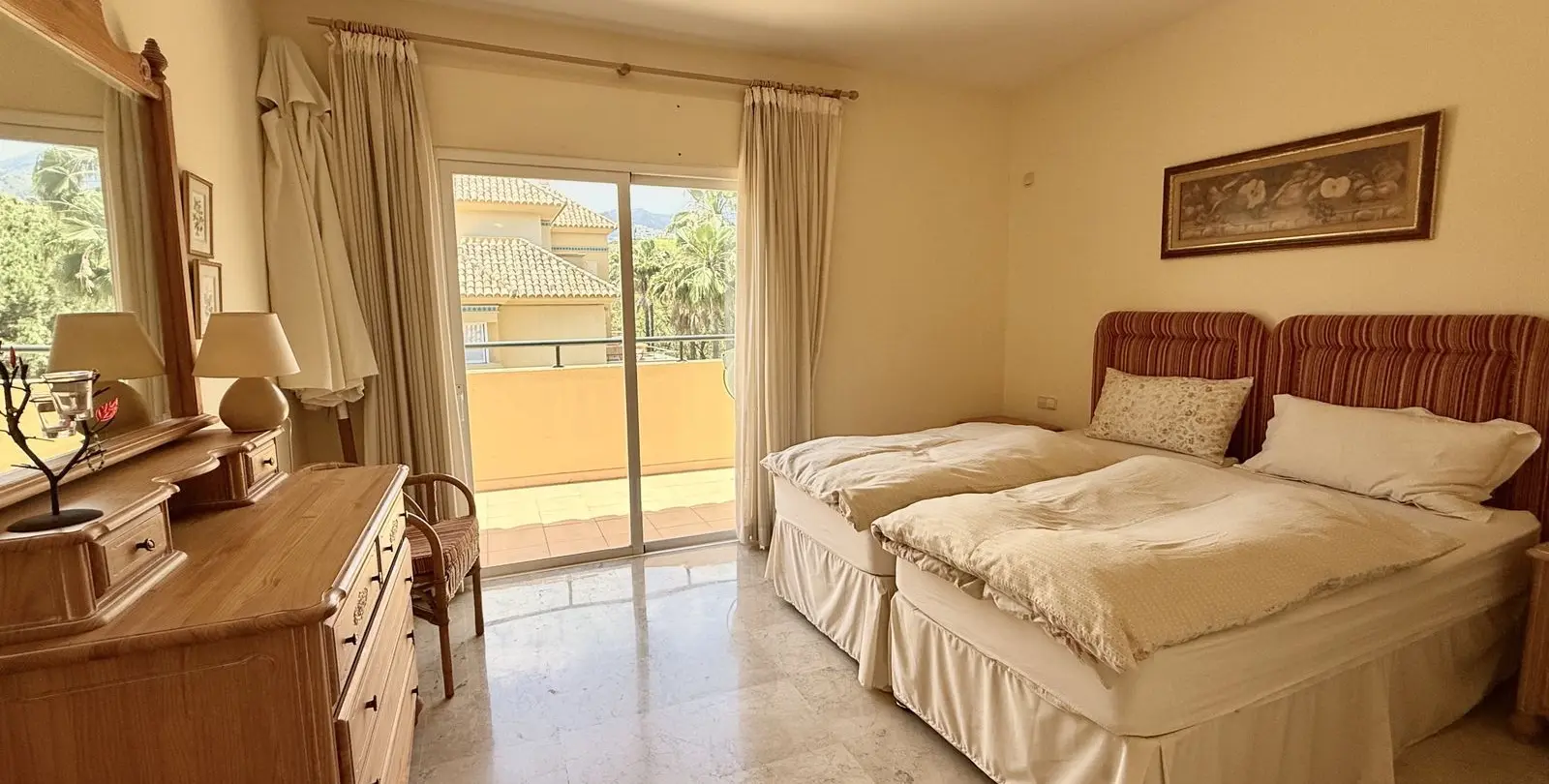 Sale of penthouse in Río Real 27