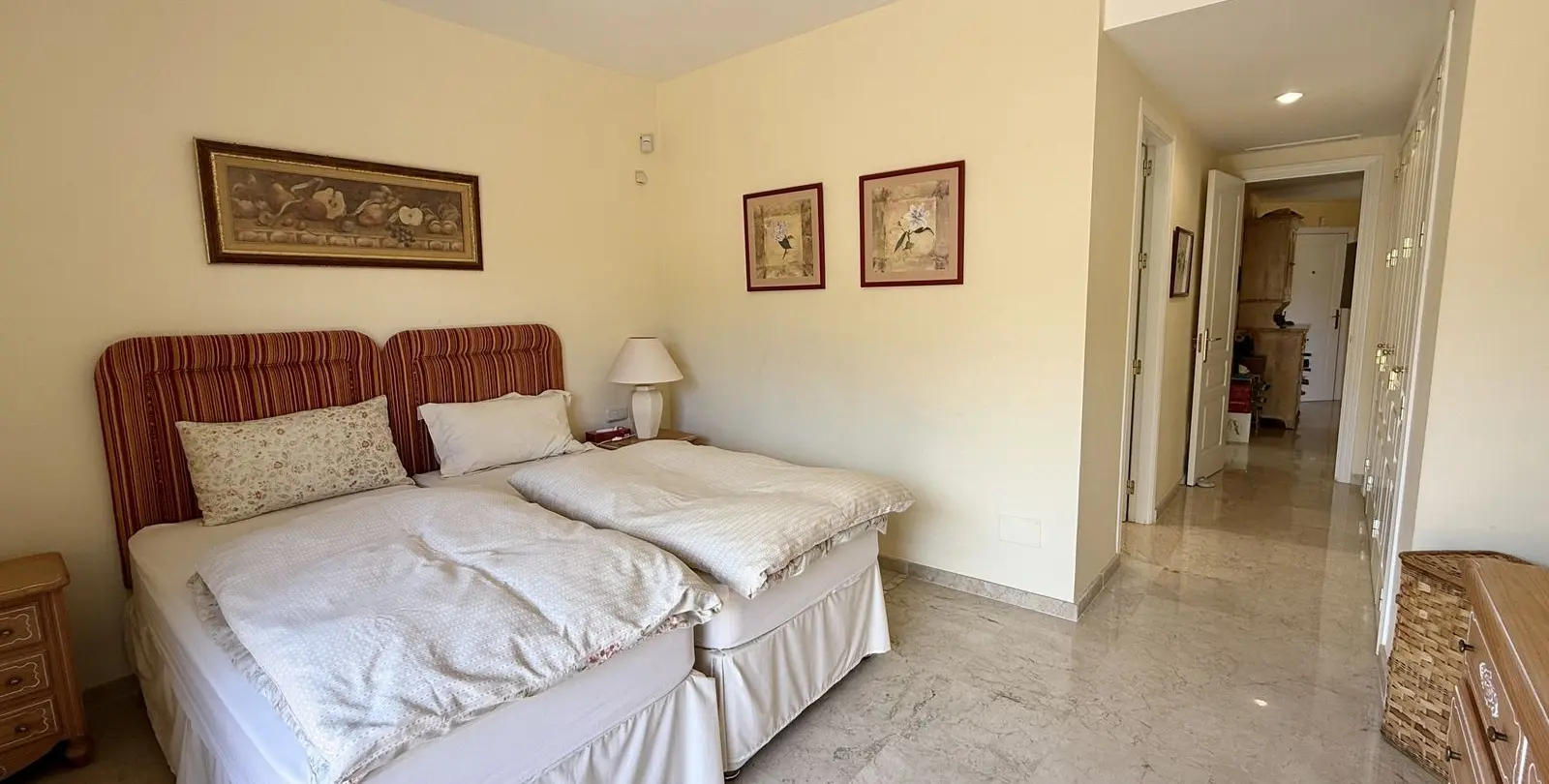 Sale of penthouse in Río Real 28