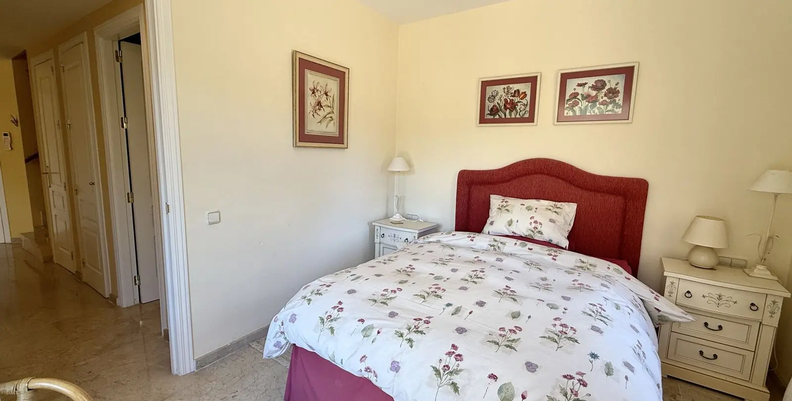Sale of penthouse in Río Real 32