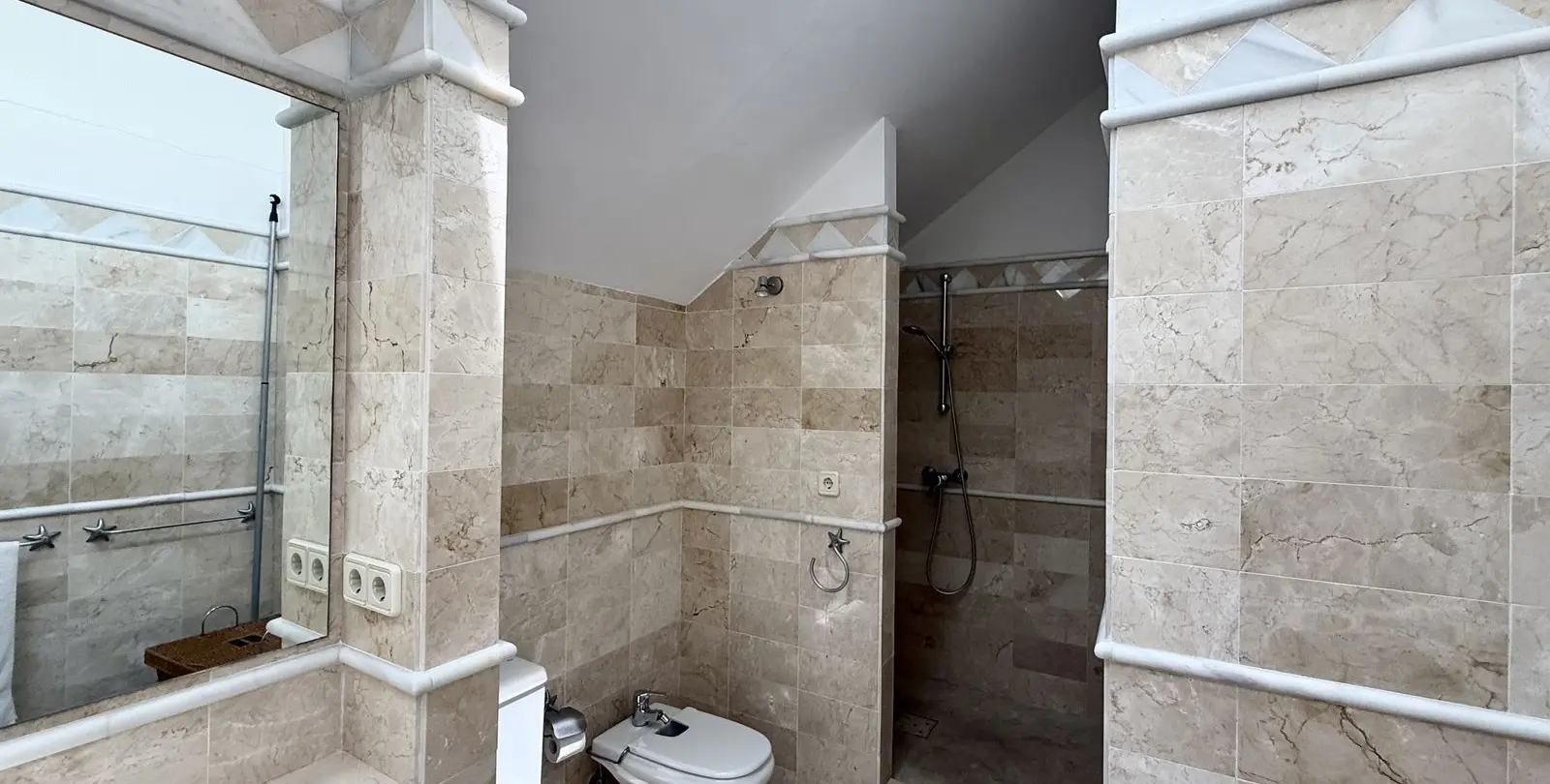 Sale of penthouse in Río Real 37