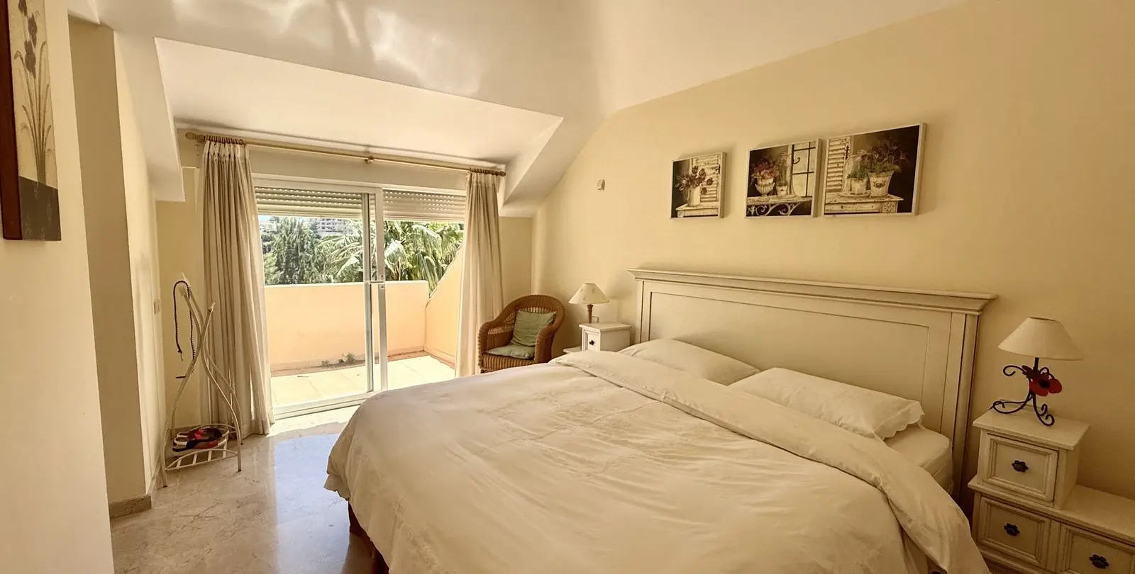 Sale of penthouse in Río Real 39
