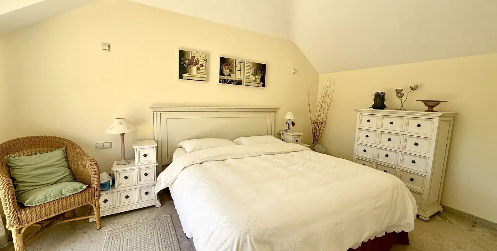 Sale of penthouse in Río Real 40