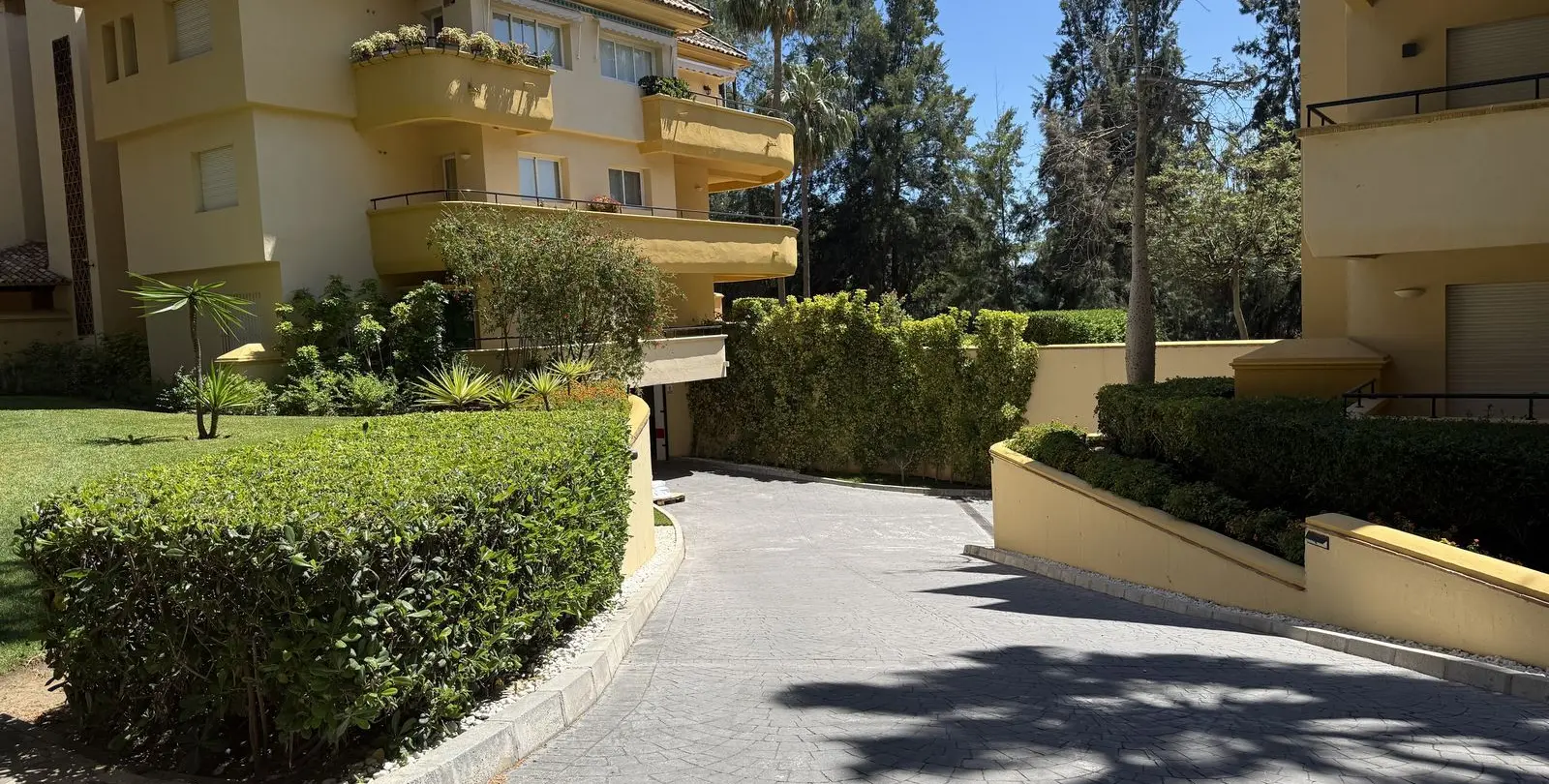 Sale of penthouse in Río Real 44
