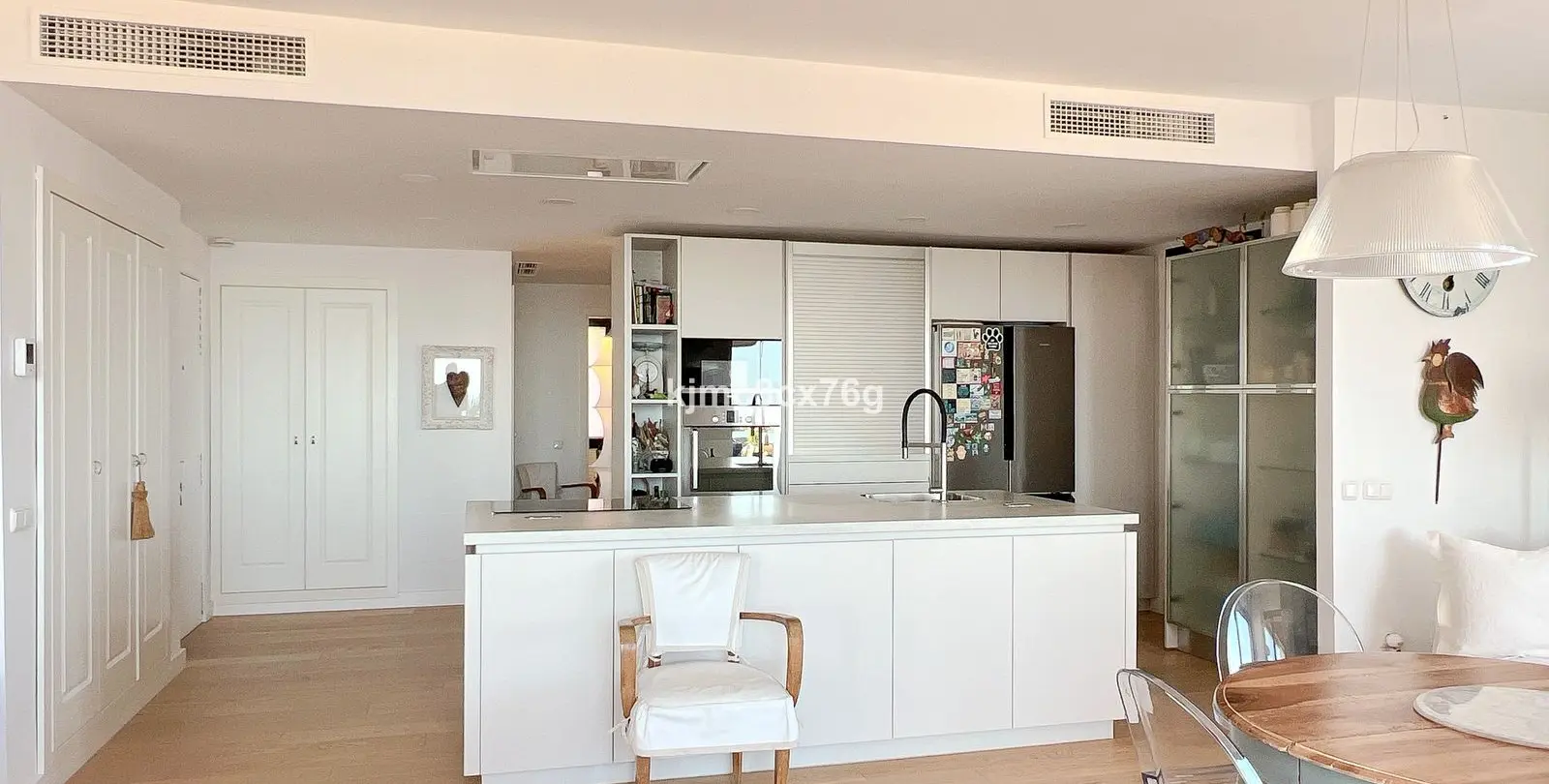 Sale of middle floor apartment in Calahonda 8