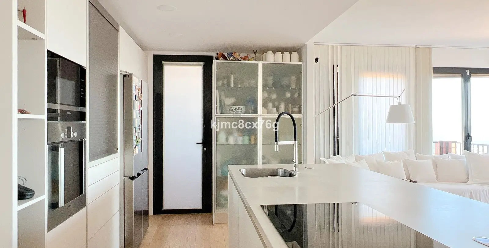 Sale of middle floor apartment in Calahonda 9